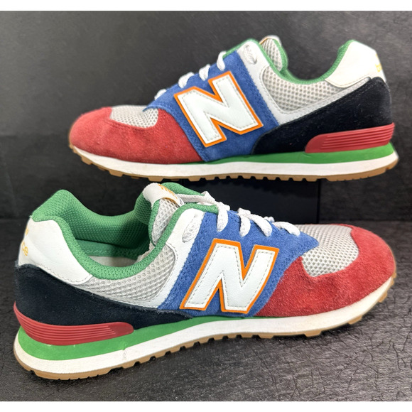 New Balance 574 Classics Youth Kids Size 5 - Picture 2 of 15